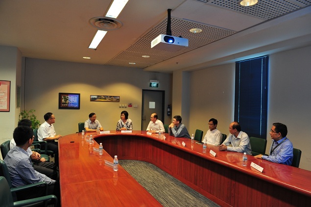 代表团在淡马锡理工公司进行交流 代表团在淡马锡理工公司进行交流